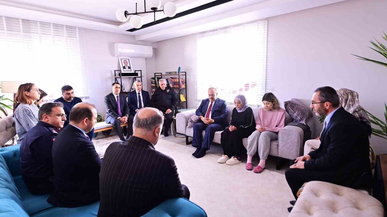 Vali Canbolat, Şehit Polis Koçyiğit’in Ailesine Taziye Ziyareti Gerçekleştirdi