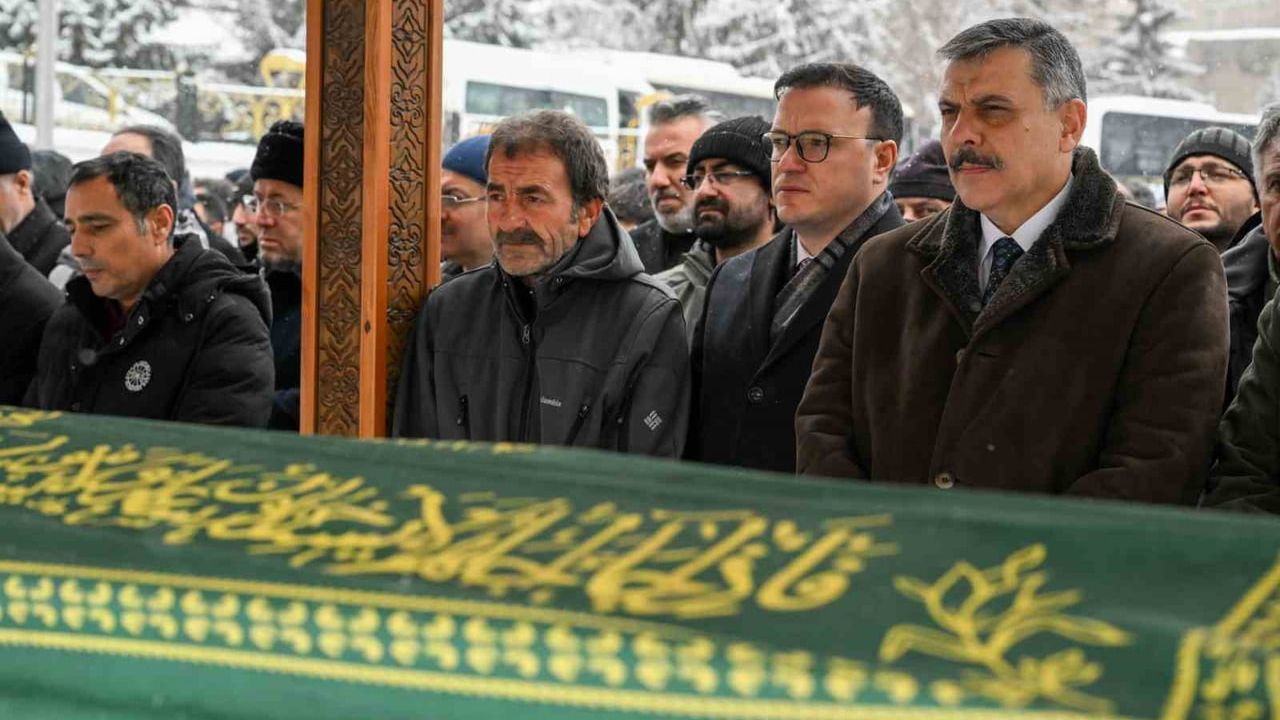 Vali Çiftçi'den Naciye Nine'ye Saygı Ziyareti