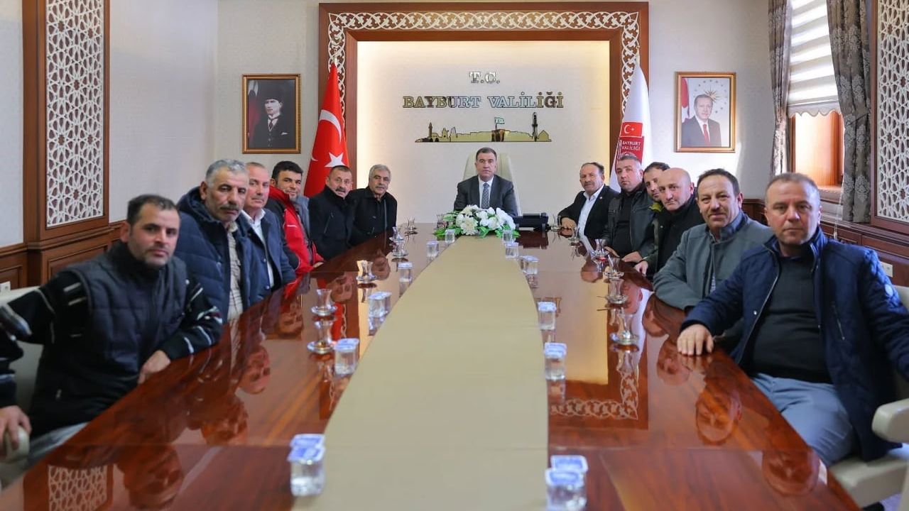 Vali Eldivan Muhtarlarla Köy İhtiyaçlarını Görüştü