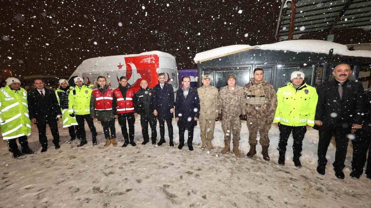 Vali Karakaya Yeni Yıl Ziyaretlerini Gerçekleştirdi