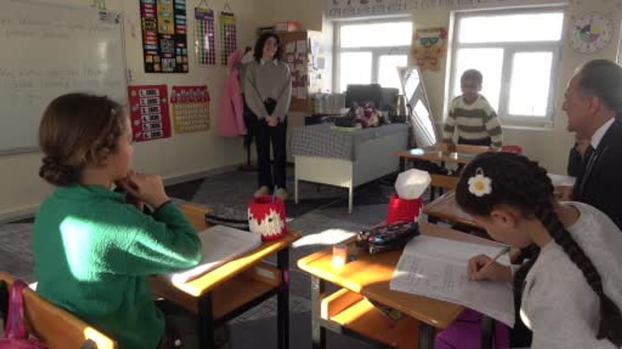 Vali Usta'nın Eğitime Desteği: Yaygınçayır Köyü'nde Sıcak Bir Buluşma