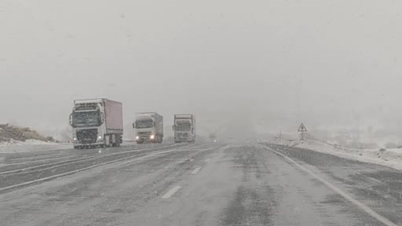 Van-Bitlis Yolunda Yoğun Kar Yağışı