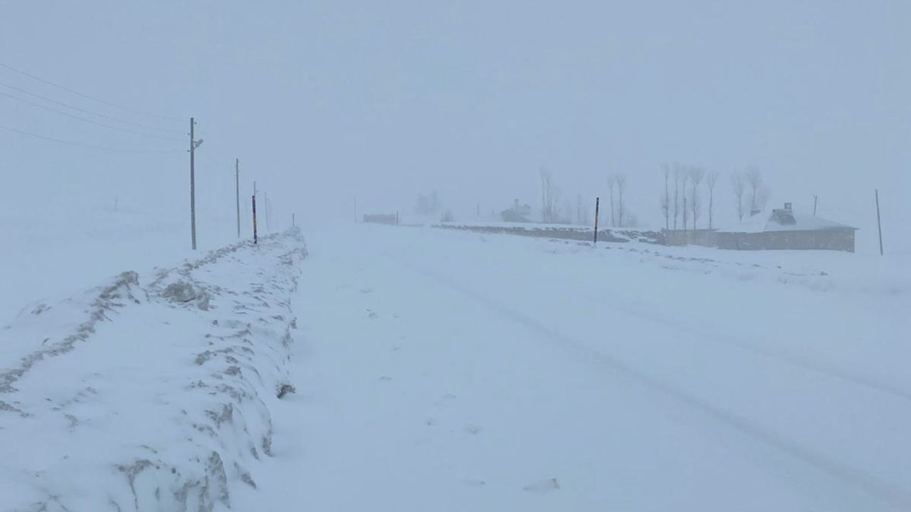 Van-Çatak Kara Yolu Tekrar Kapandı