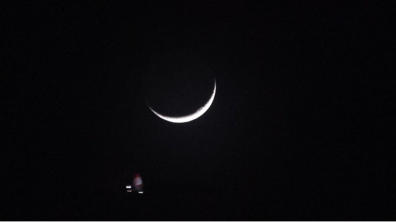 Van'da 2026'nın İlk Hilal Ayı Göz Kamaştırdı