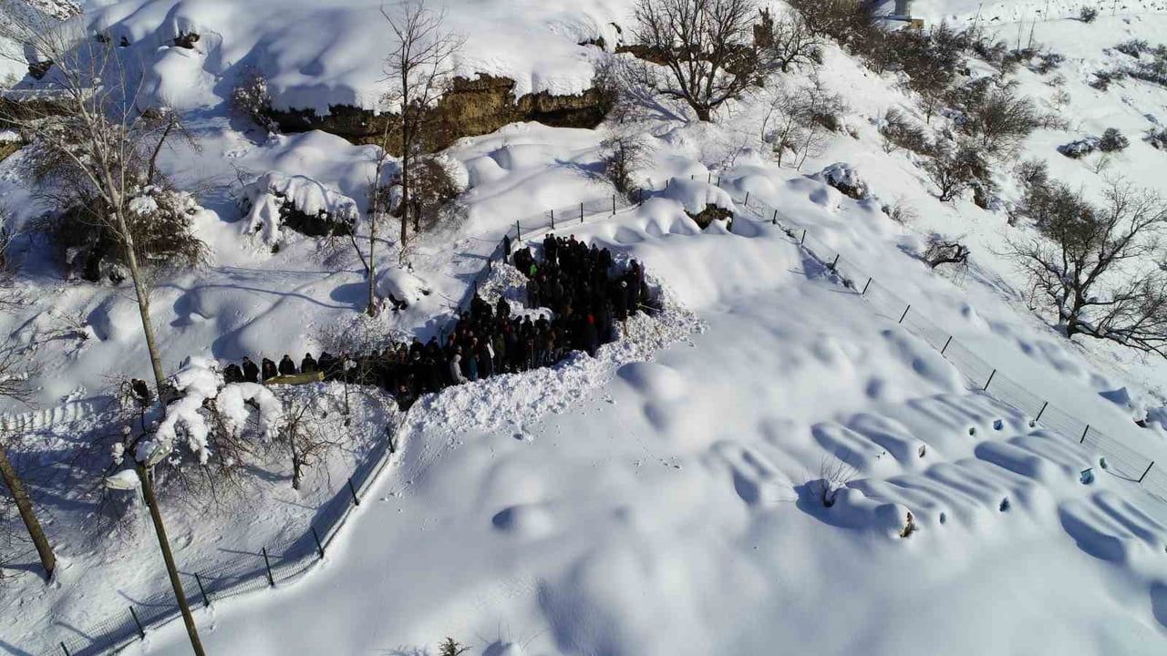 Van'da Çığ Felaketinde Hayatını Kaybeden Kadın Uğurlandı