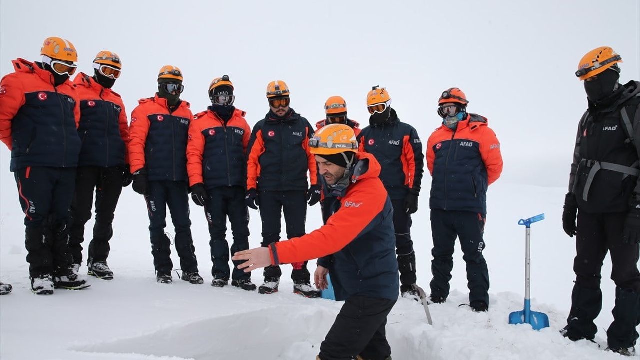 Van'da Çığ Riskiyle Mücadele İçin Eğitim Başlatıldı