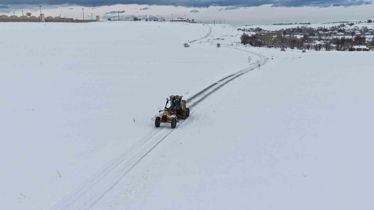Van’da Kar Yağışı Nedeniyle 283 Yerleşim Yeri Ulaşıma Kapandı