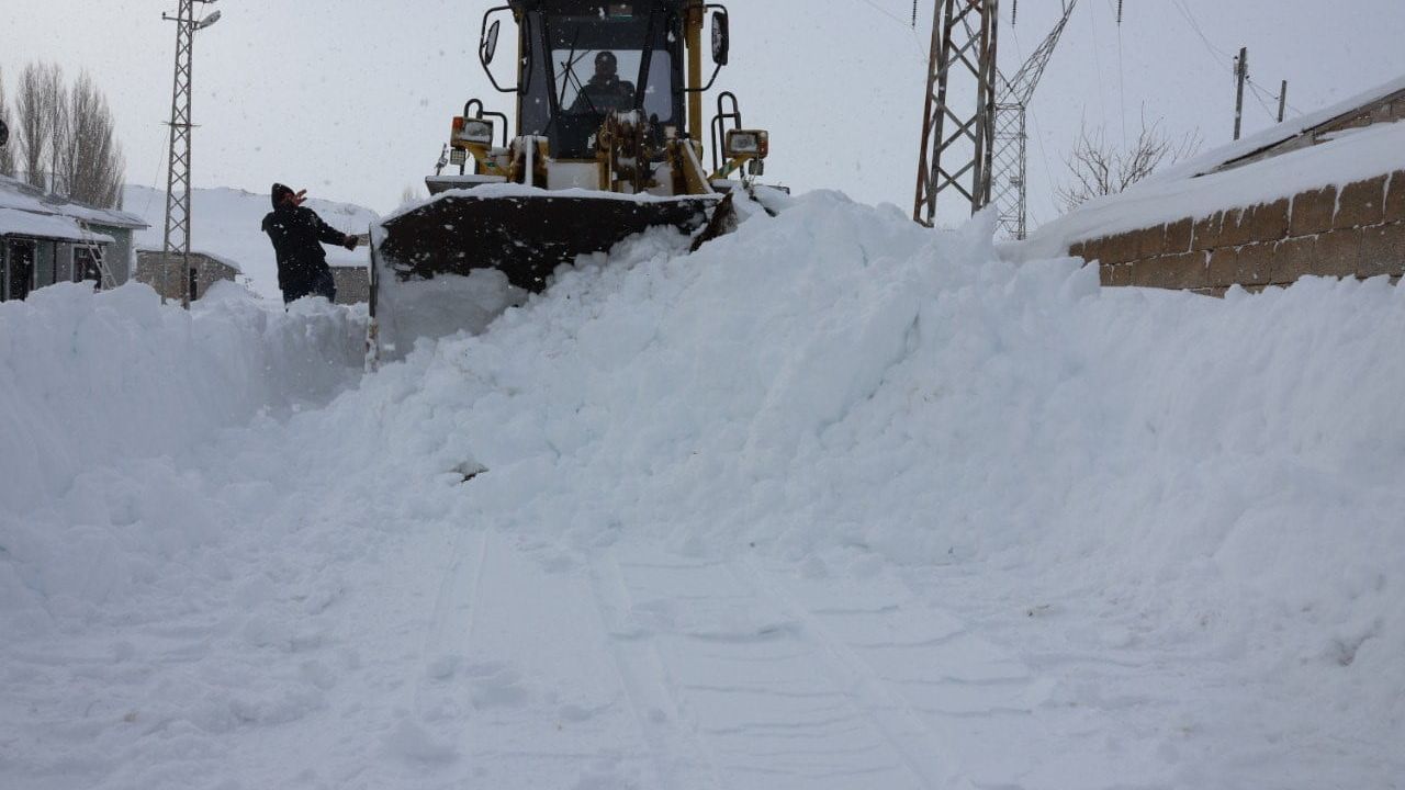 Van'da Kar Yağışı Sonrası Yol Durumu