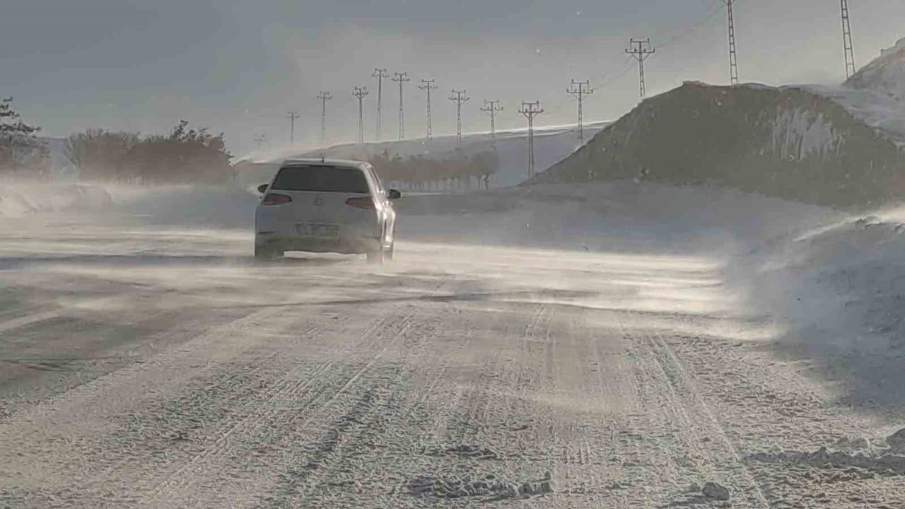 Van’da Kar Yağışı ve Eğitime Ara Verildi