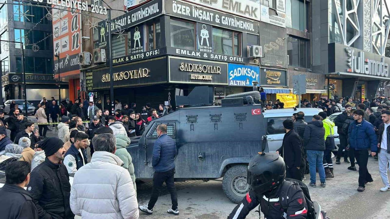 Van'da Kuyumcu Krizi: Altınlar ve Paralar Kayboldu