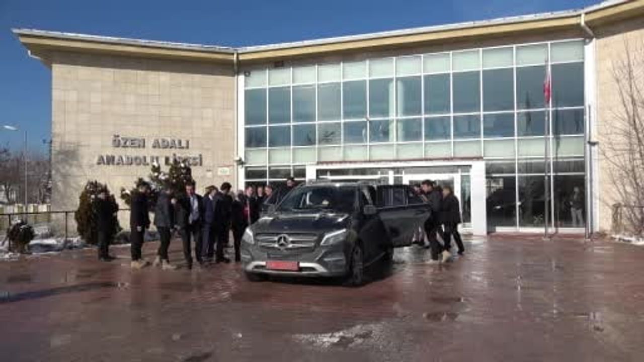 Van'da Öğrenciler Karne Heyecanı Yaşadı