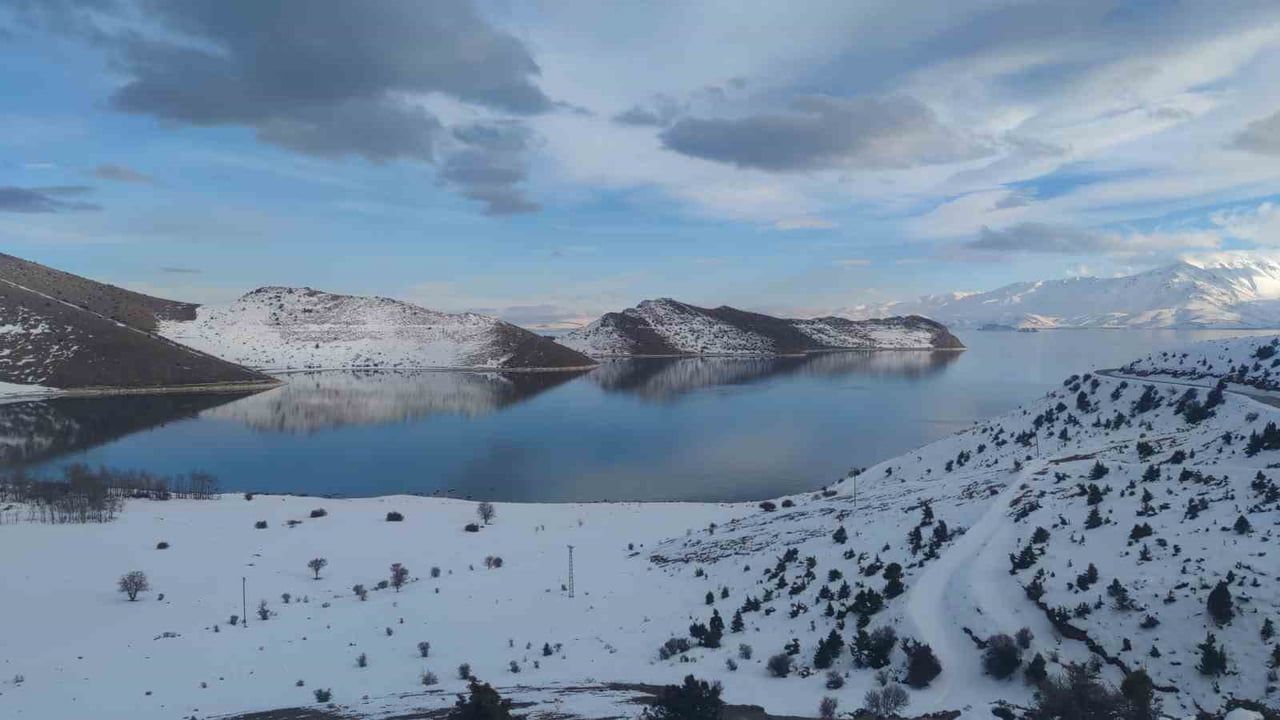 Van Gölü'nde Kışın Güzellikleri
