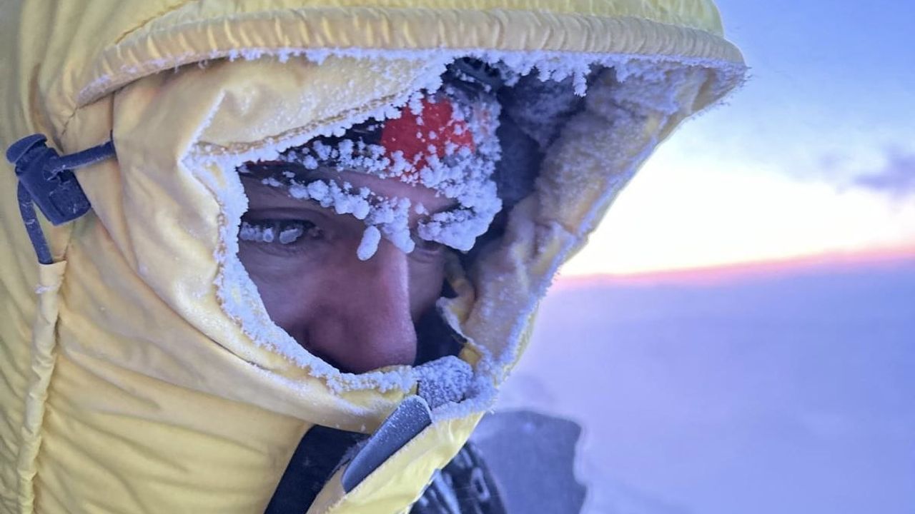 Vanlı Dağcıların Zorlu Ağrı Dağı Tırmanışı