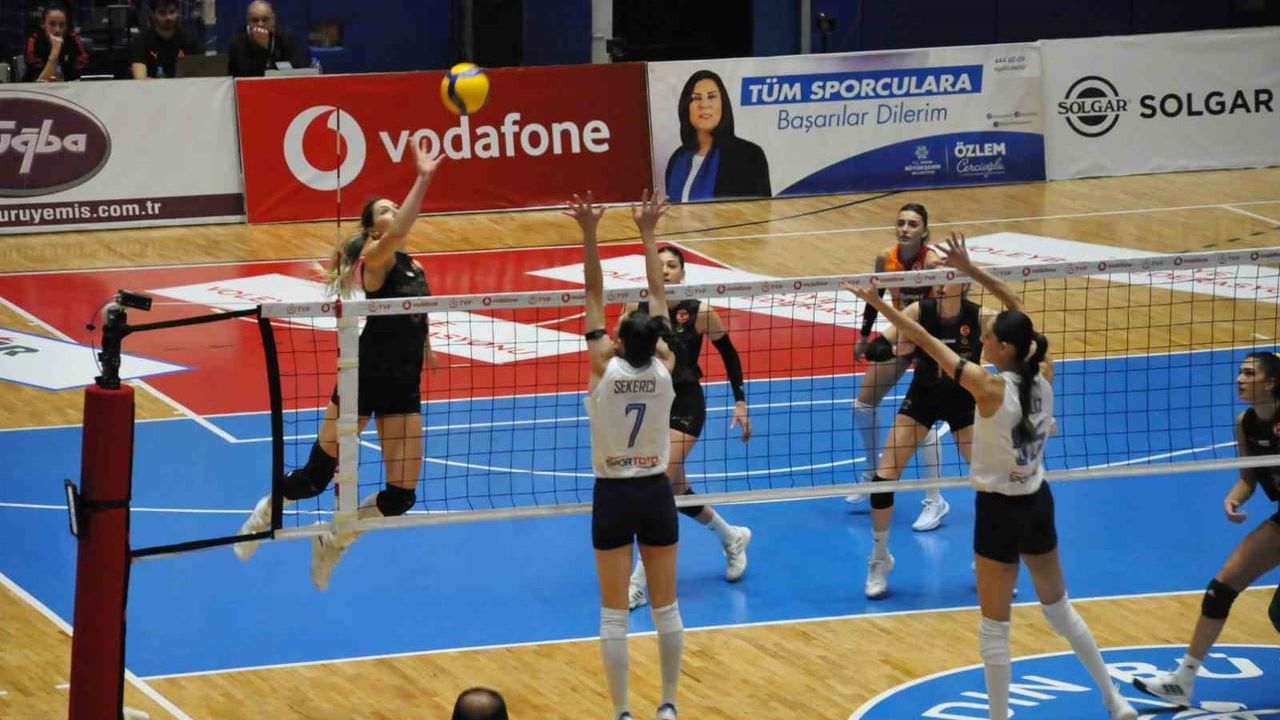 Vodafone Sultanlar Ligi: Aydın Büyükşehir Belediyespor Galatasaray'a Yenildi