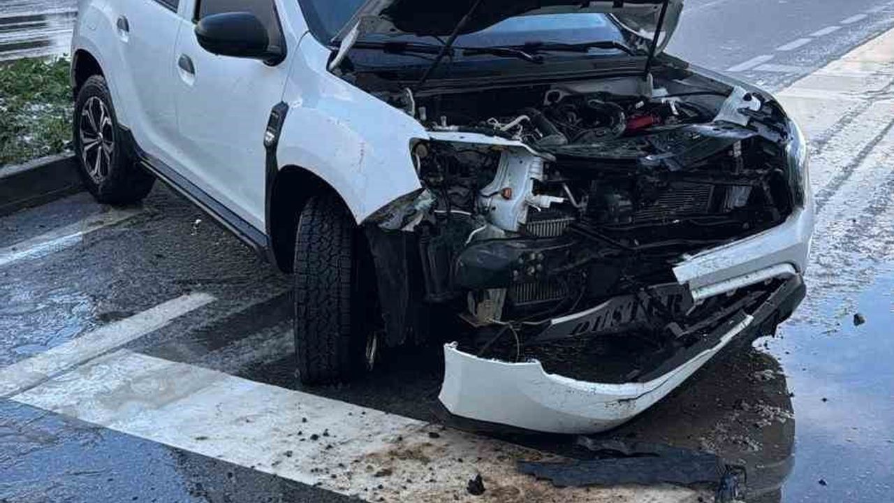 Yağış Nedenli Kaza: 8 Kişi Yara Almadan Kurtuldu