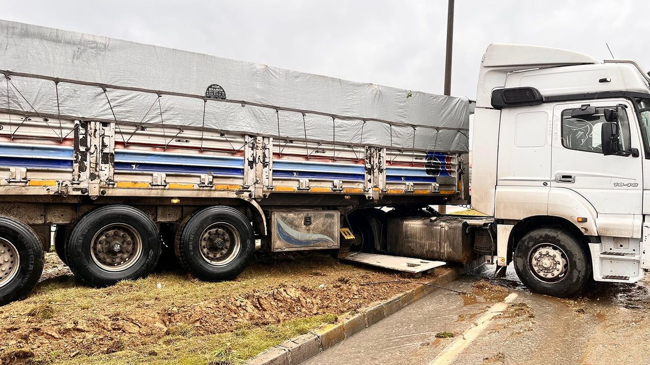 Yağışlı Hava Kaza Getirdi