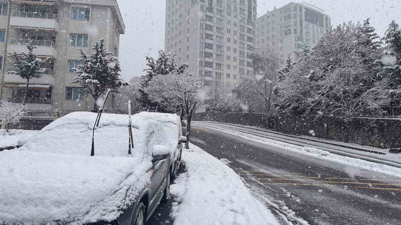 Yakacık’ın Kar Manzarası Havadan Görüntülendi