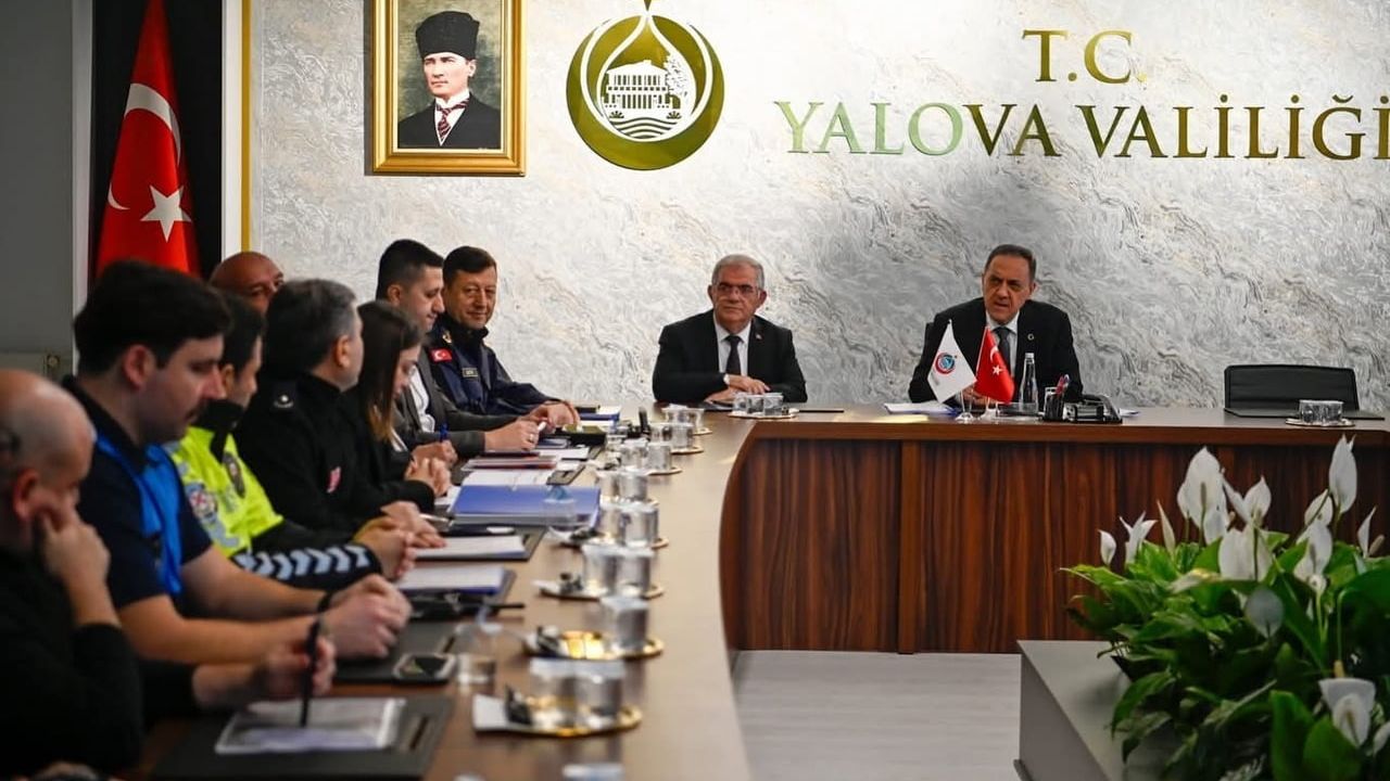 Yalova'da Trafik Levhaları Sadeleştirildi