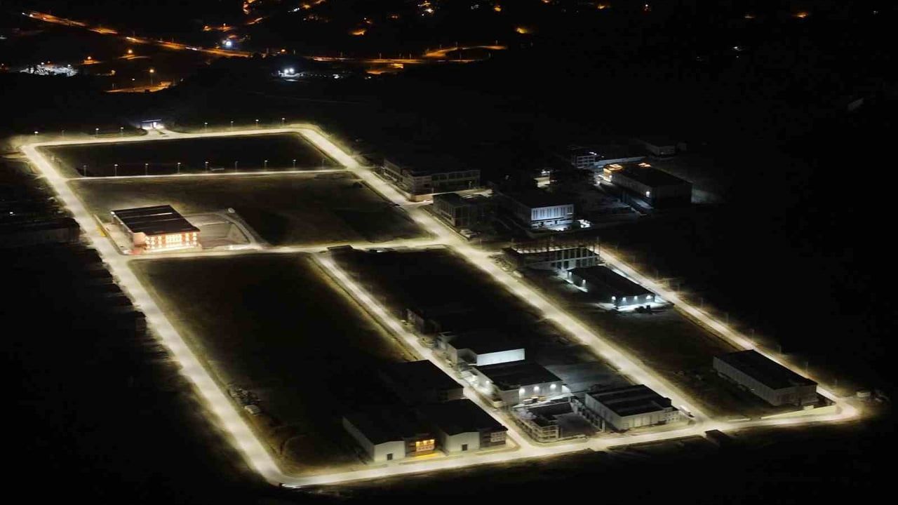 Yalova Makine İhtisas OSB'de Modern Elektrik ve Aydınlatma Altyapısı