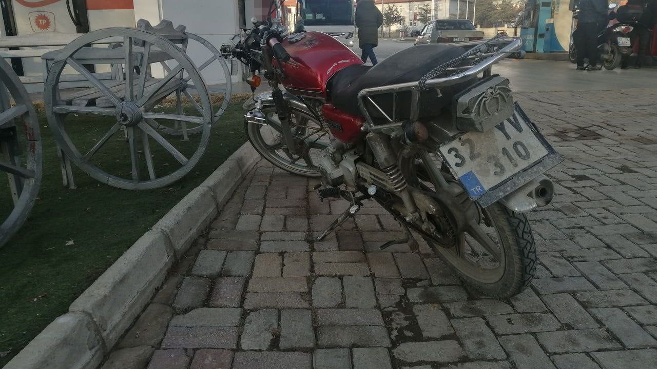 Yalvaç'ta Otomobil ve Motosiklet Çarpıştı: 1 Yaralı