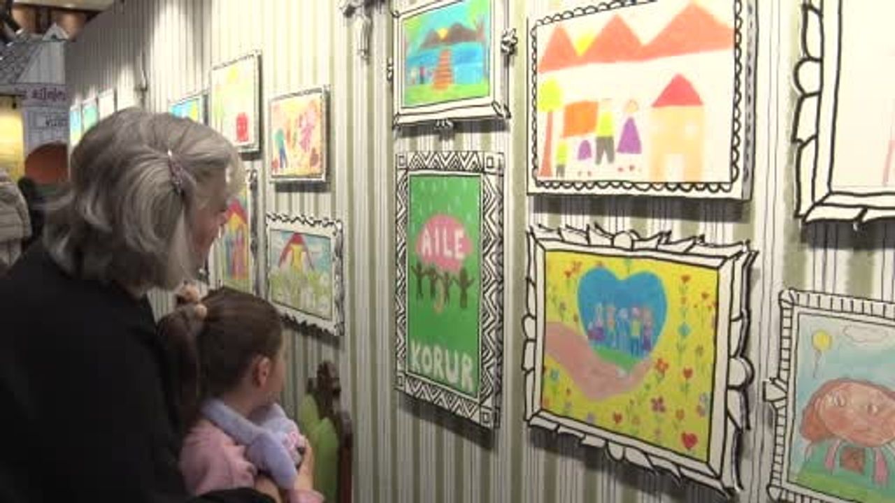 Yapay Zeka ile Canlandırılan Aile Hikayeleri: Bütün Mutlu Aileler Birbirine Benzer