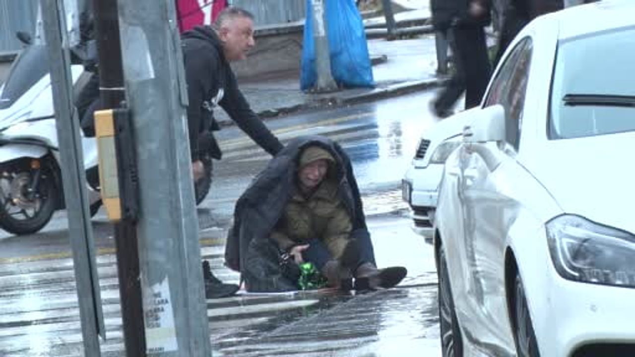 Yaya Geçidinde Kaza: Kadına Otomobil Çarptı