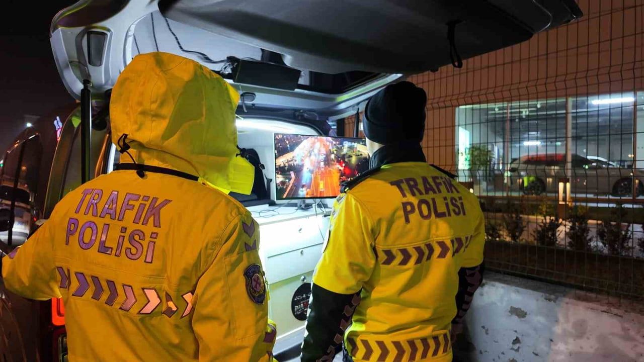 Yeni Ehliyet Alan Kadın Sürücü, Polis Çevirmesinde Cezayla Karşılaştı