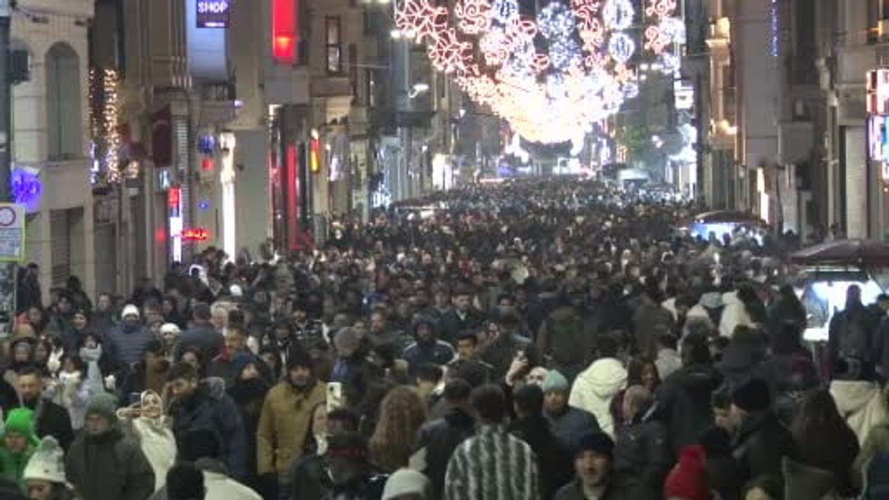 Yeni Yıl Coşkusu Taksim Meydanı'nda