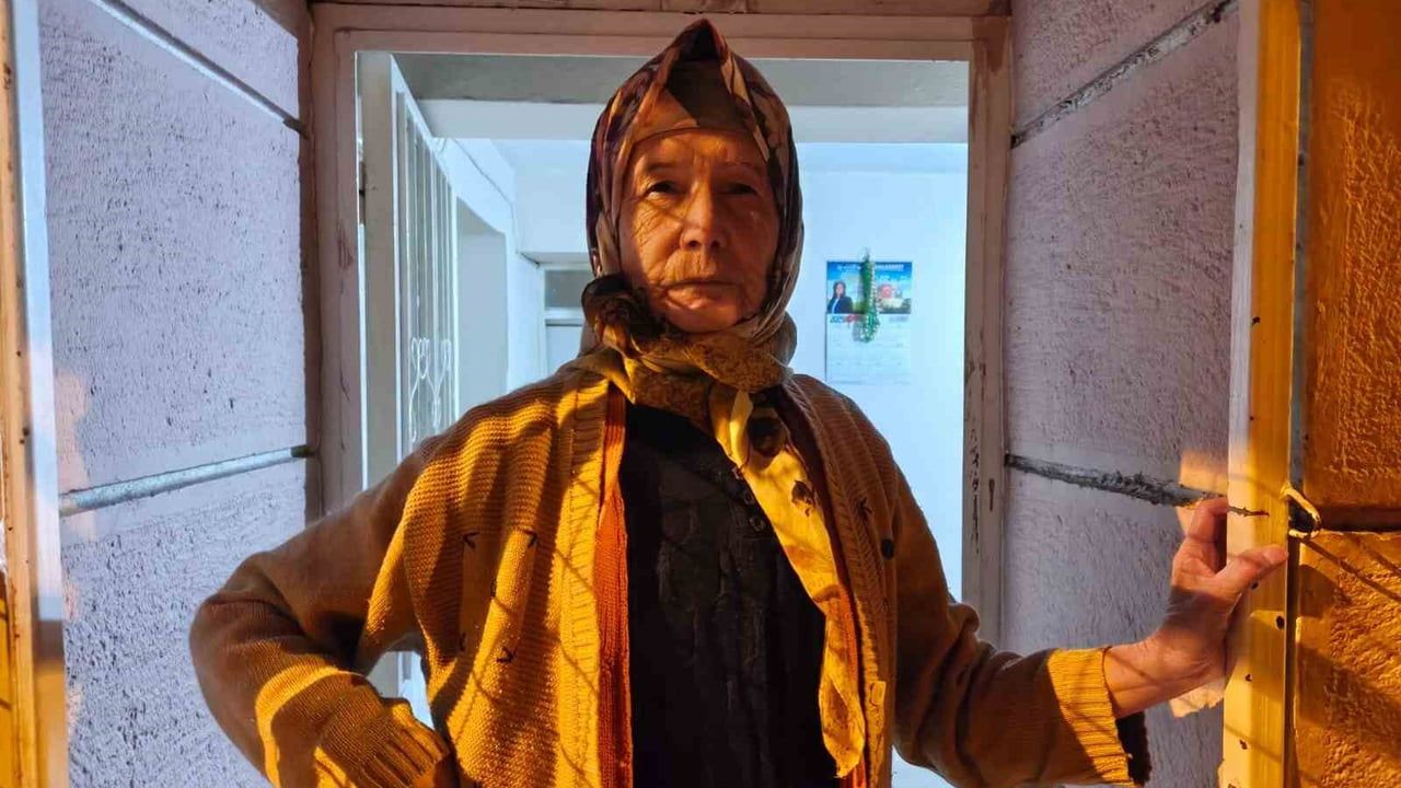 Yeni Yılda Balkonda Mahsur Kalan Kadının Dramı