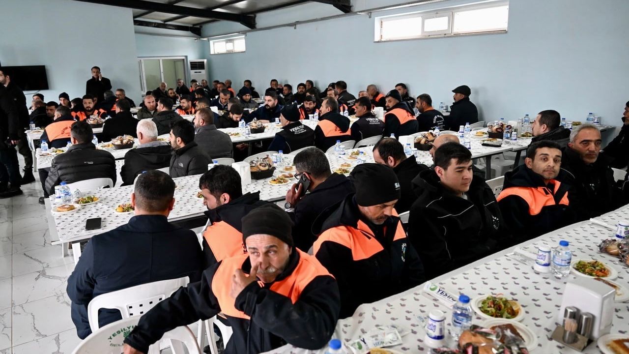 Yeşilyurt Belediye Başkanı Geçit'ten Fen İşleri Personeline Teşekkür