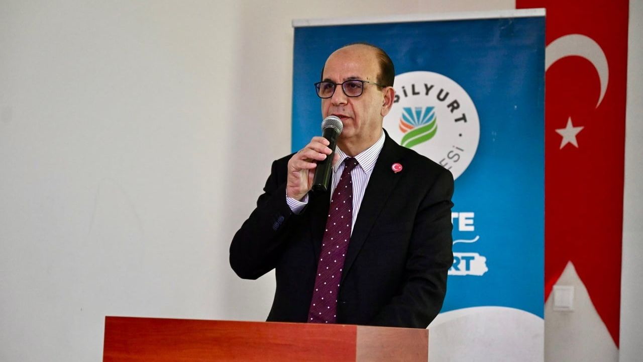 Yeşilyurt Belediyesi Öğrencilere TYT-AYT Kitap Desteğinde Bulundu