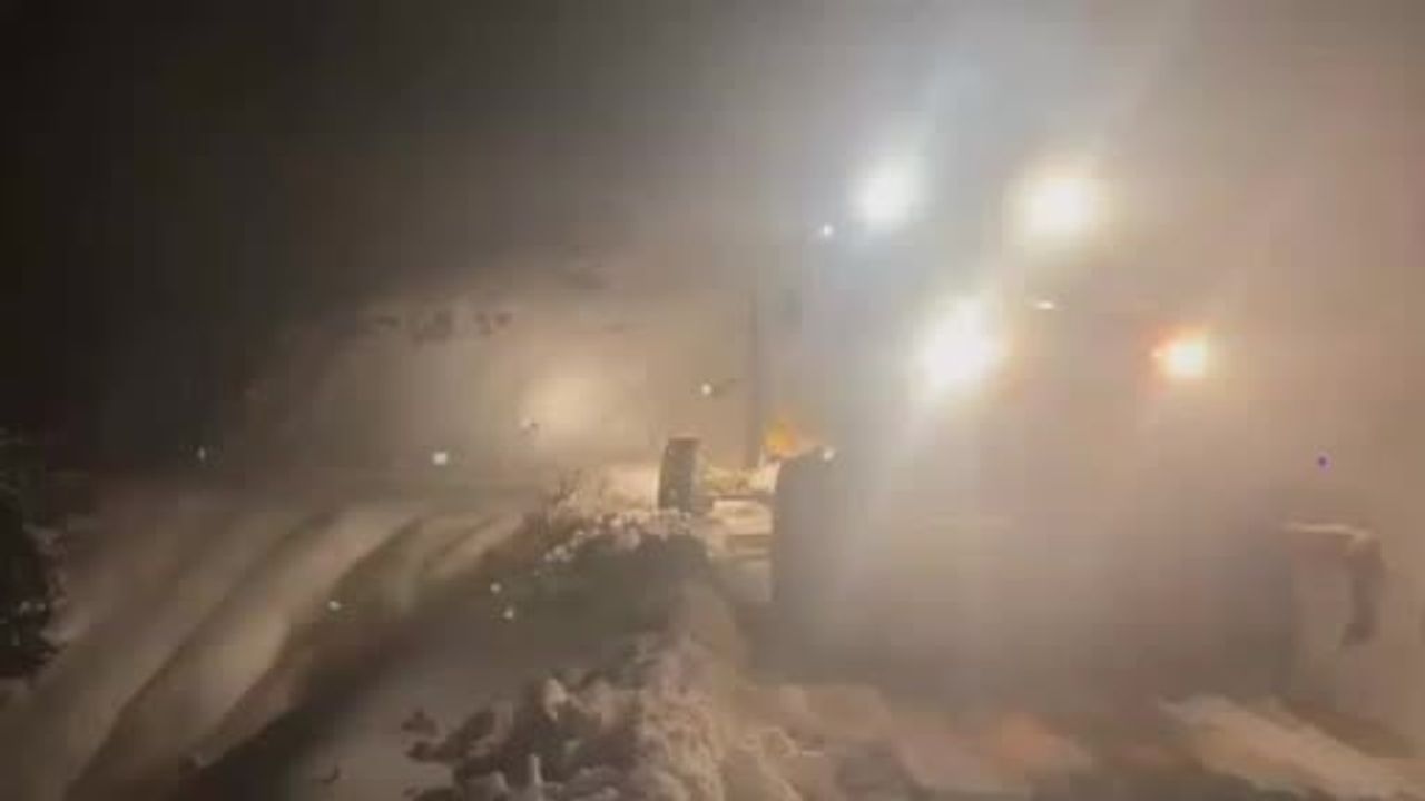 Yoğun Kar Nedeniyle Mahsur Kalan Araç Kurtarıldı