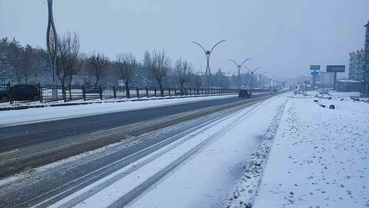 Yozgat'ta Kar Yağışı Hayatı Olumsuz Etkiledi