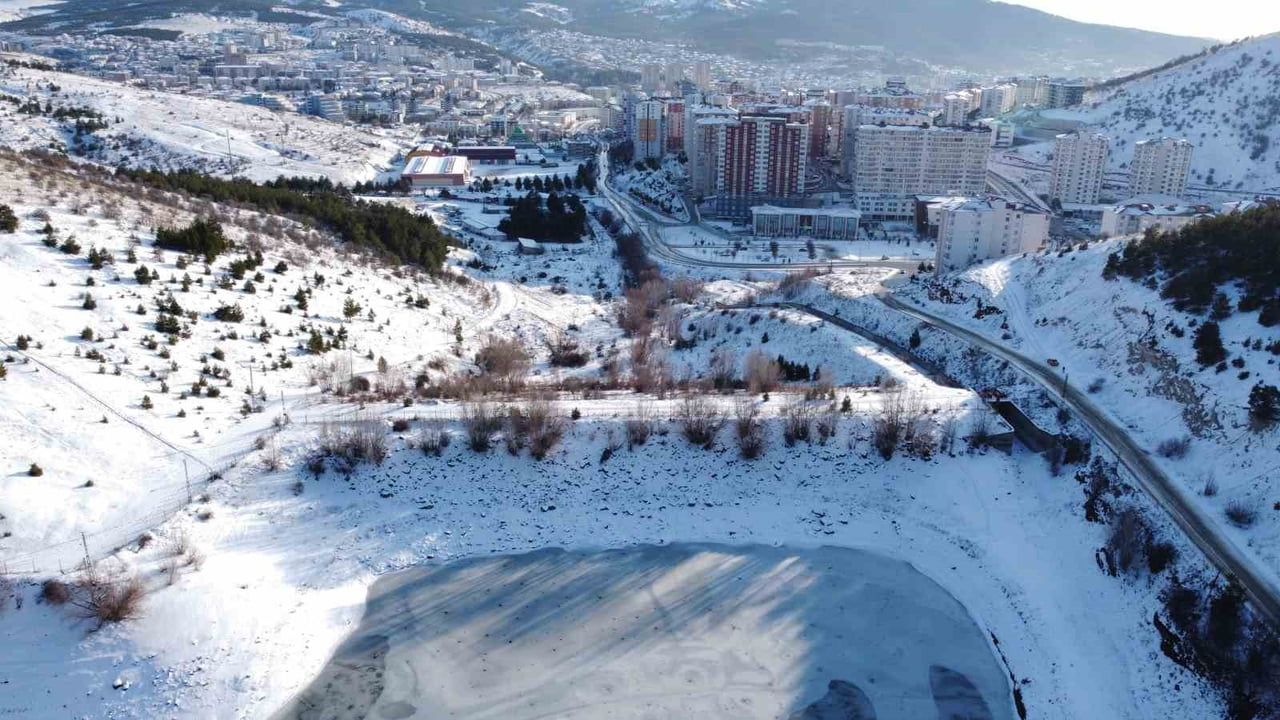 Yozgat'ta Soğuk Hava Etkisiyle Donan Göletler
