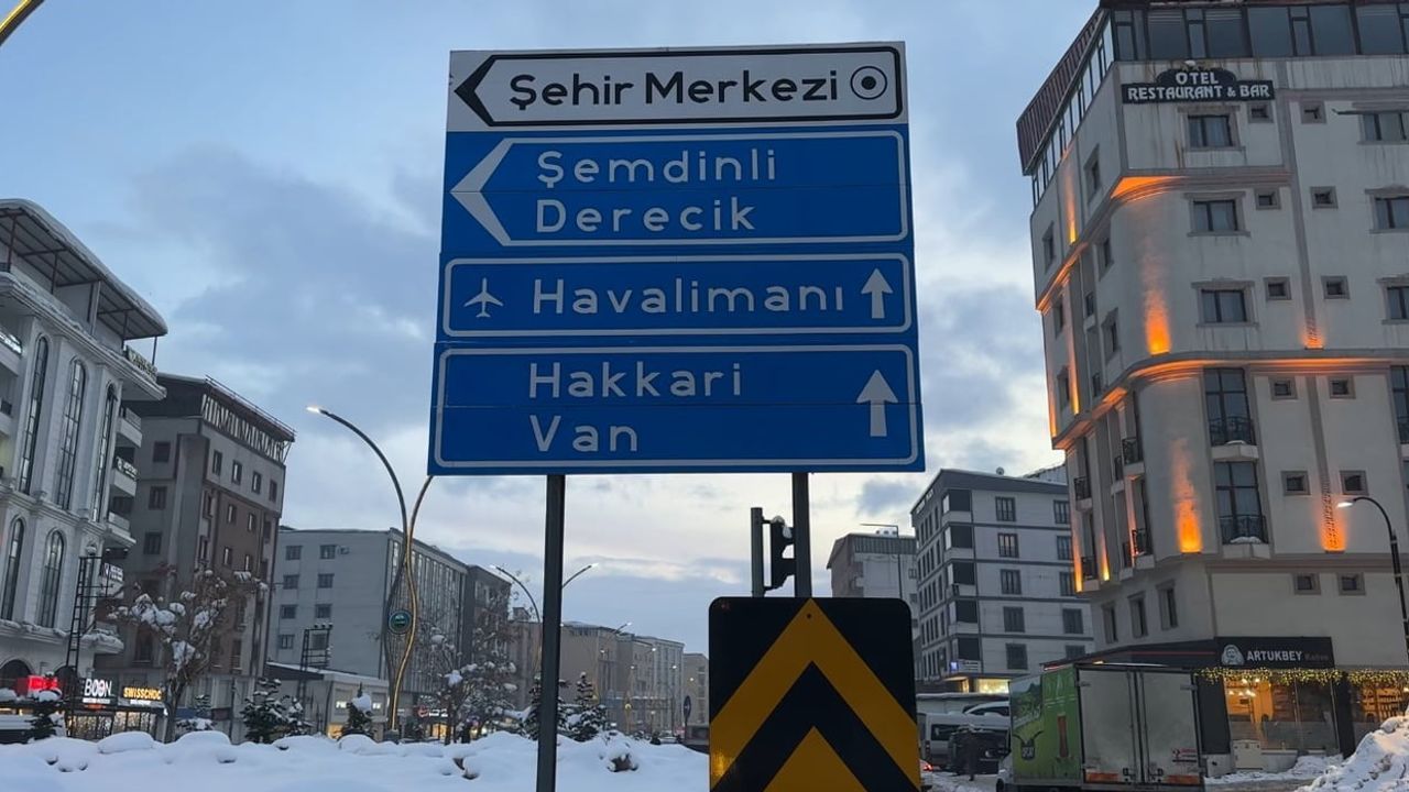 Yüksekova'da Hava Şartları Ulaşımı Aksattı