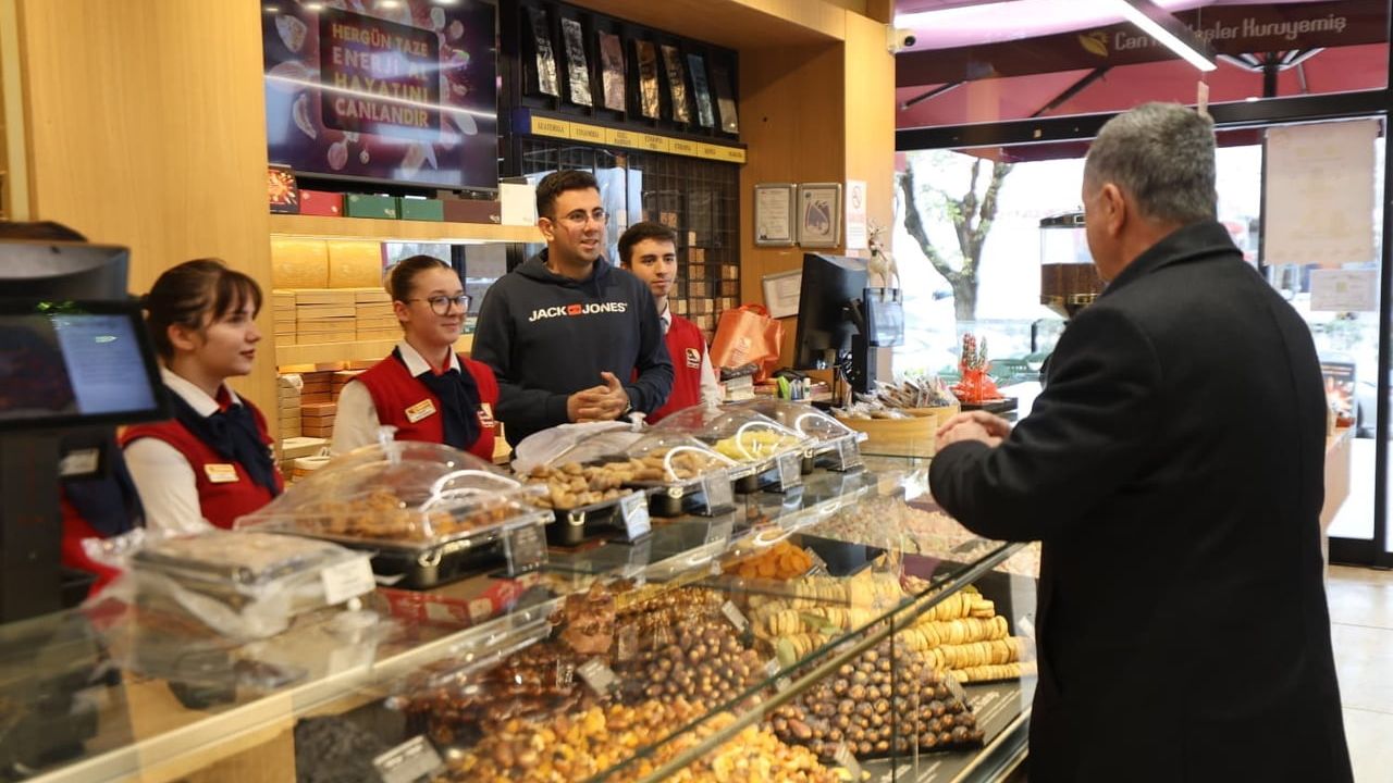 Yunusemre Belediye Başkanı Balaban Esnafı Ziyaret Etti