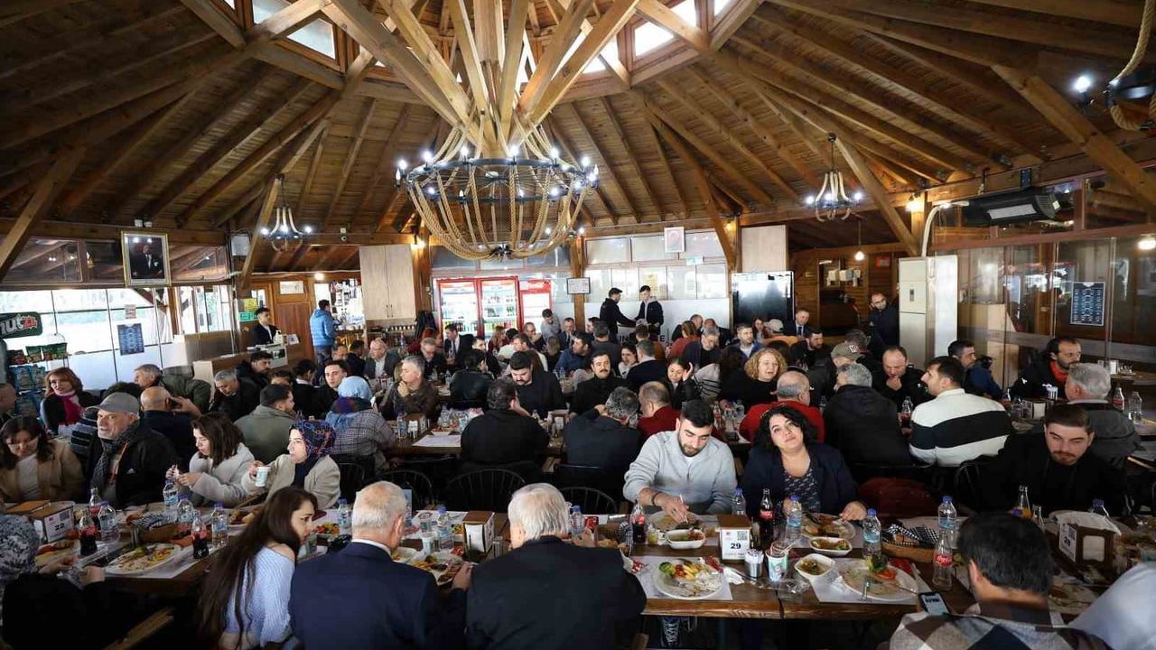 Yunusemre Belediye Başkanı Semih Balaban, Gazetecileri Ağırladı