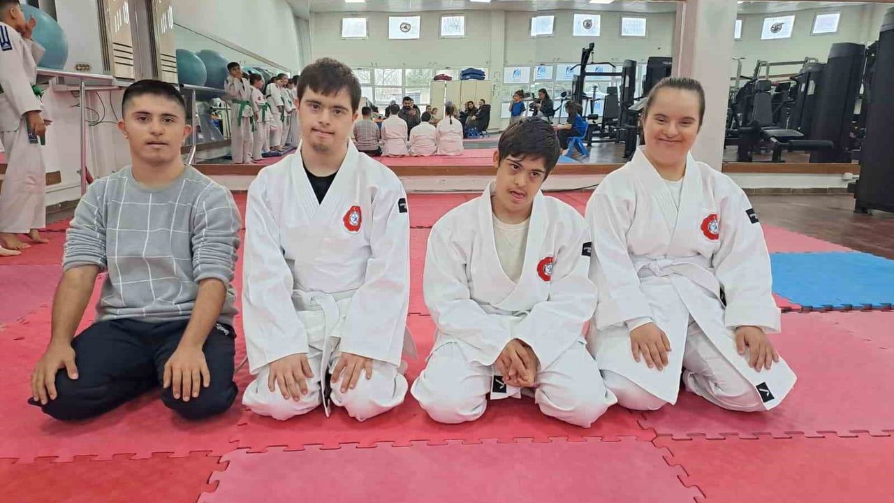Yunusemre'de Down Sendromlu Bireylere Judo Kursları Başladı