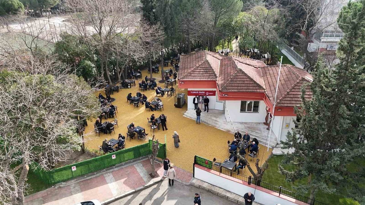 Yunusemre Emekli Kafe Yoğun İlgiyle Açıldı