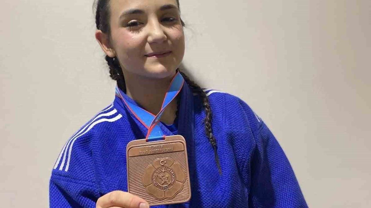 Yunusemreli Judocu Kevser Gizem Bükülmez Milli Takıma Seçildi