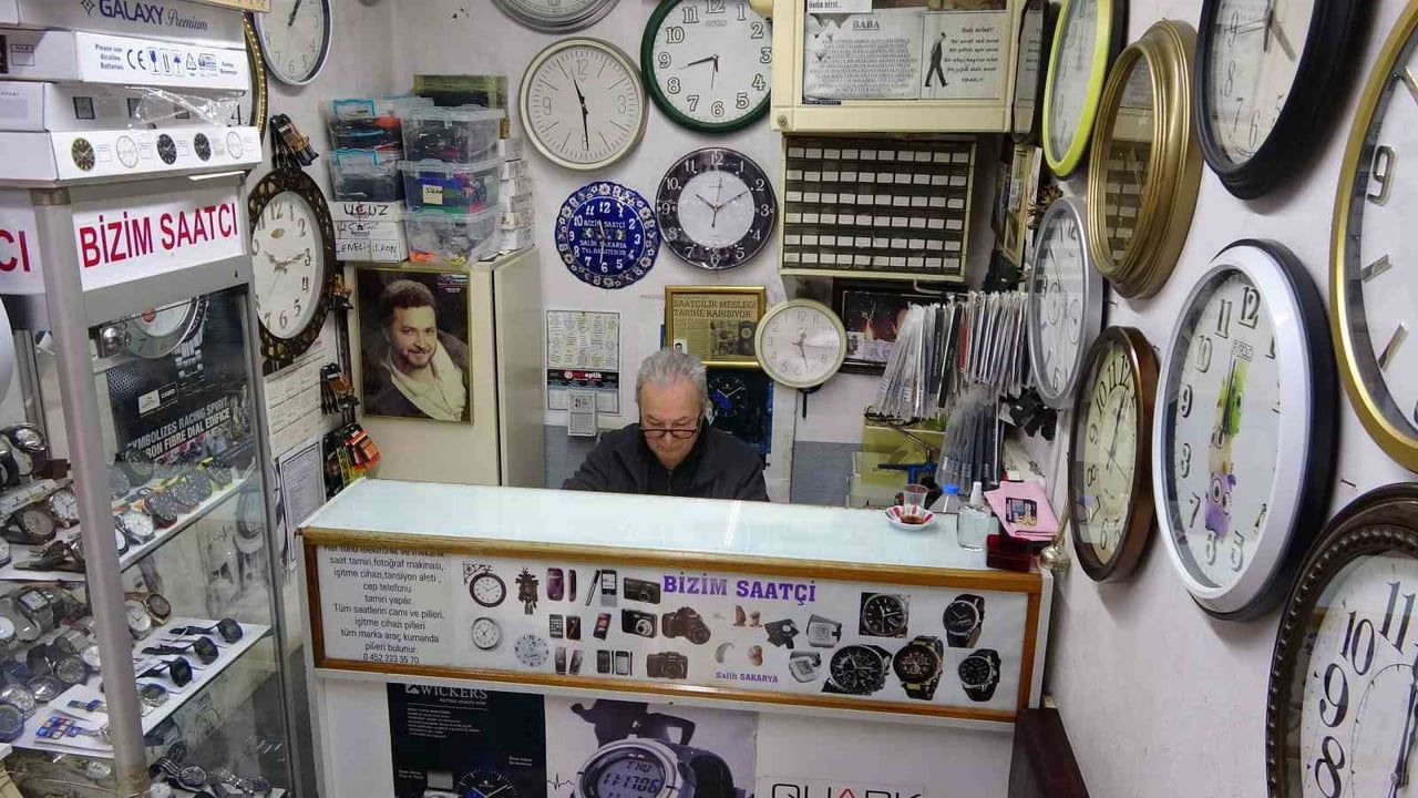 Zamana İnce Ayar Veren Usta Saatçi: Salih Sakarya