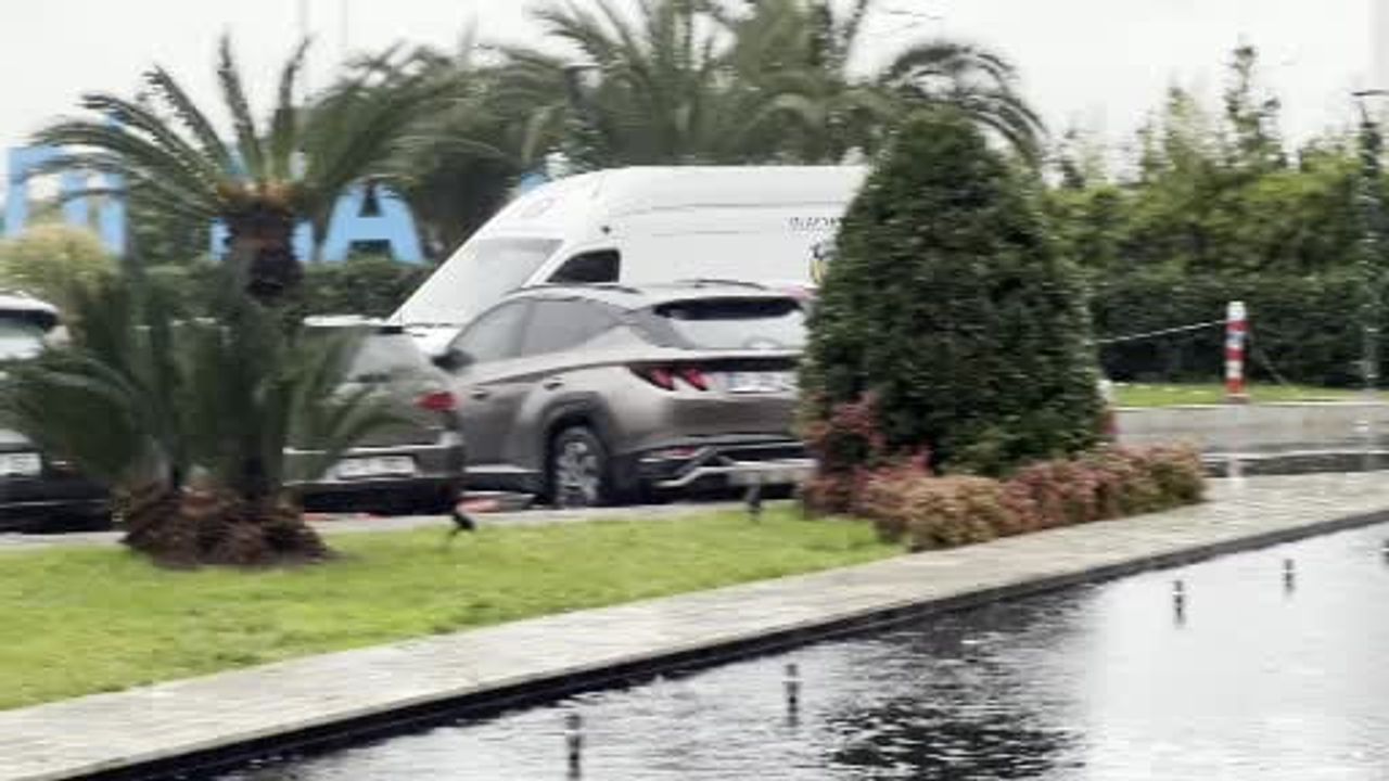 Zeytinburnu'nda Kargo Paketi Patladı: 2 Yaralı