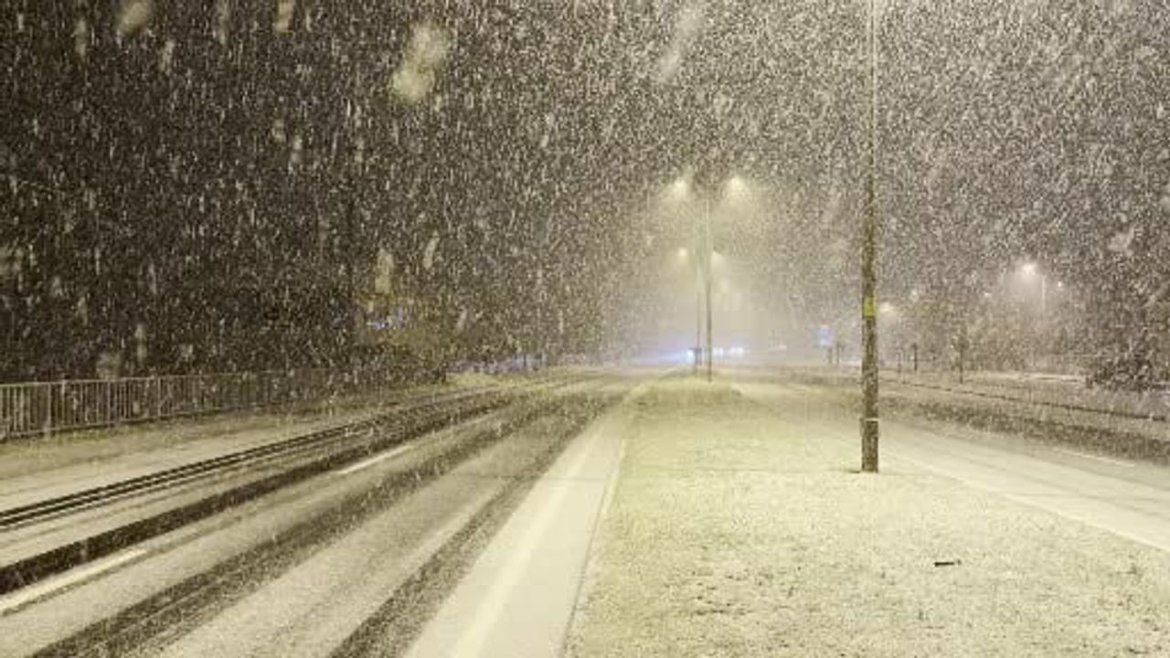 Zonguldak-Düzce Yolunda Etkili Kar Yağışı