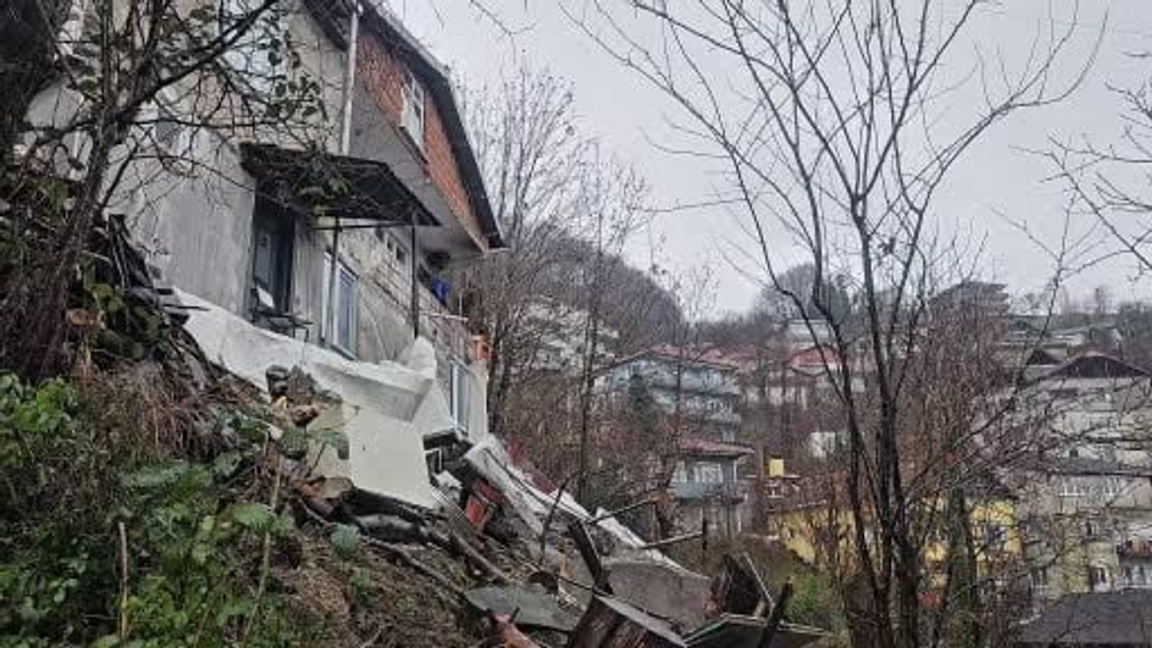 Zonguldak'ta Heyelan: 8 Kişilik Aile Tahliye Edildi