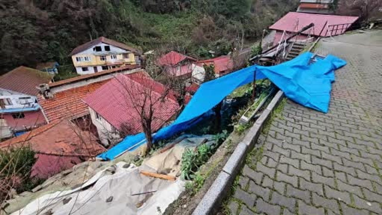 Zonguldak'ta Heyelan Panik Yarattı