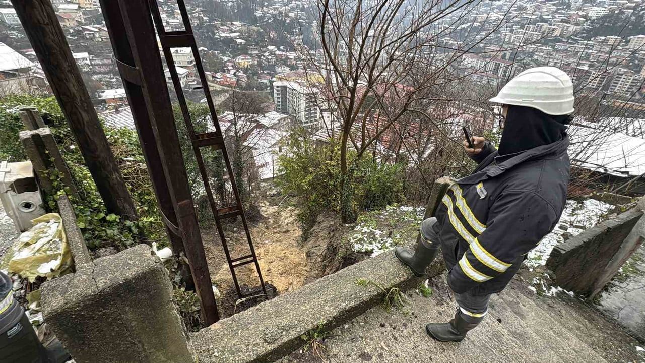 Zonguldak'ta Heyelan Sonrası Su ve Elektrik Hattında Hasar