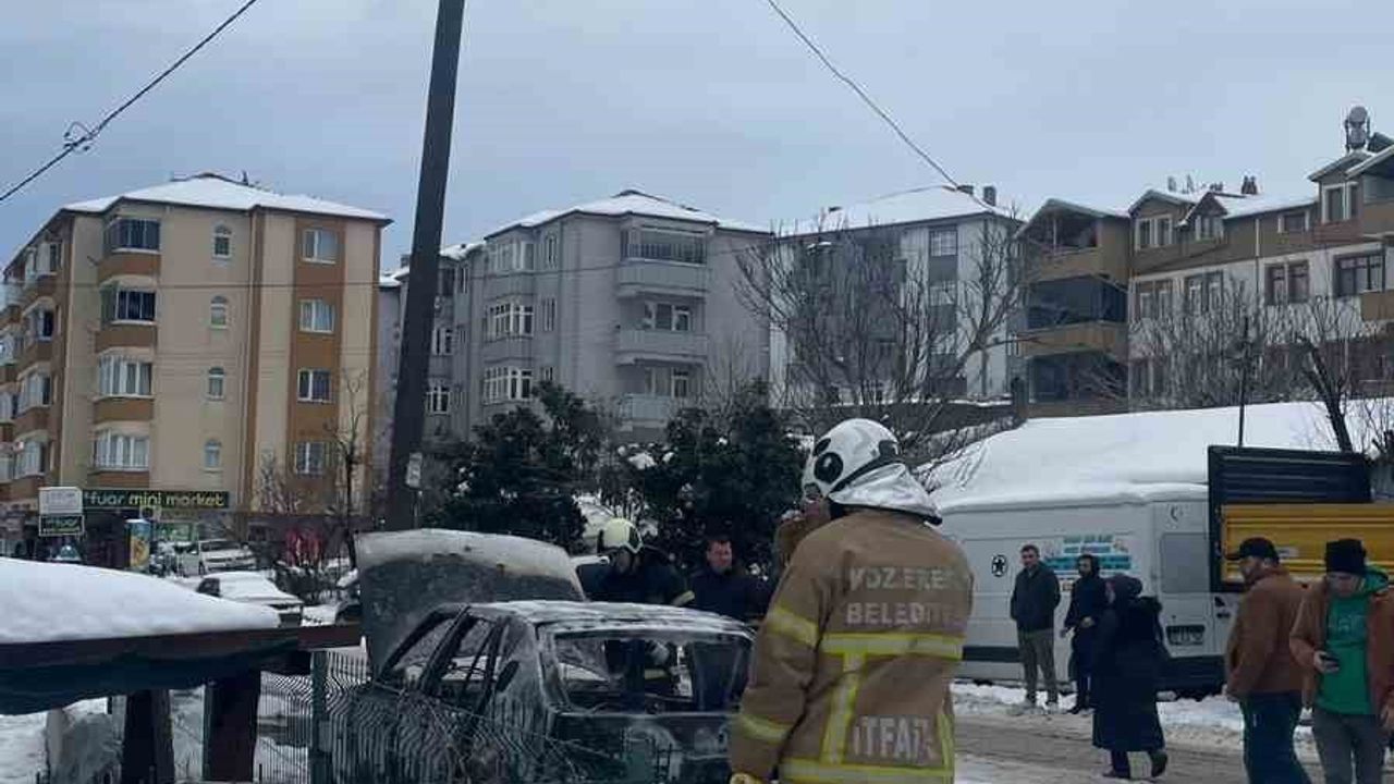 Zonguldak'ta Park Halindeki Araç Yangını