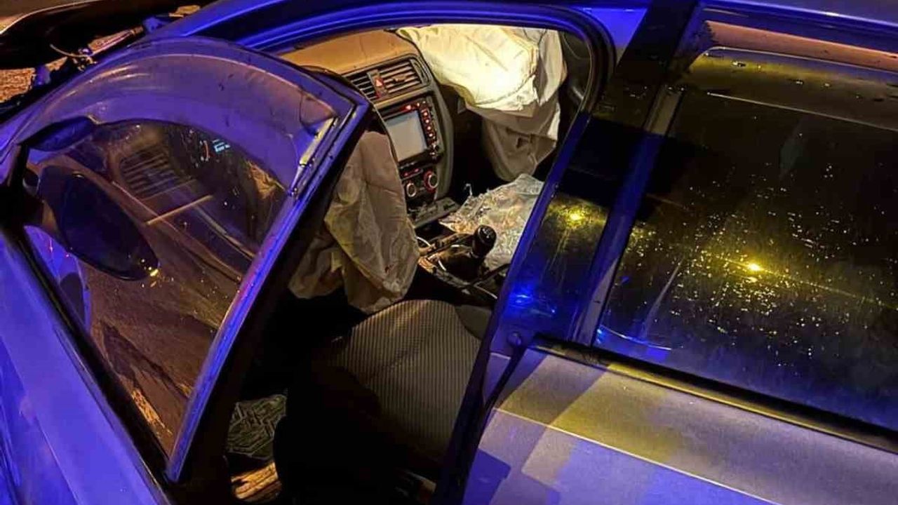 Adapazarı'nda Trafik Kazası: 3 Yaralı