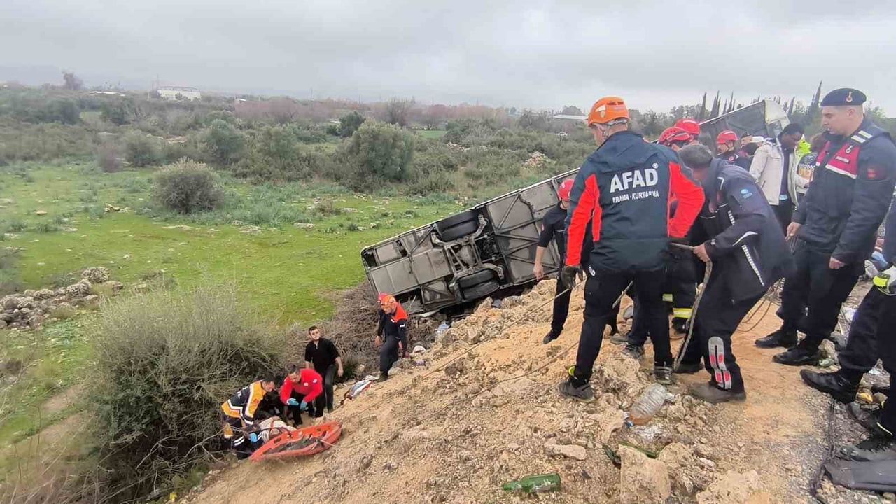 Antalya'da Feci Trafik Kazası: Yaralılar ve Ölüler Var
