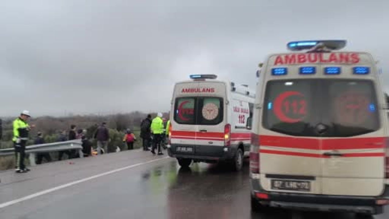 Antalya'da Otobüs Devrildi: Çok Sayıda Yaralı Var